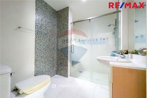 305 Sqm., 4 Beds Townhouse listed for ฿ 12,900,000.