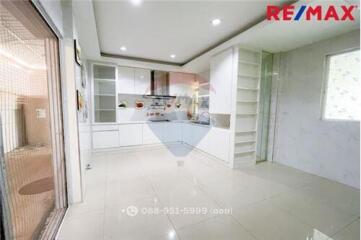 305 Sqm., 4 Beds Townhouse listed for ฿ 12,900,000.