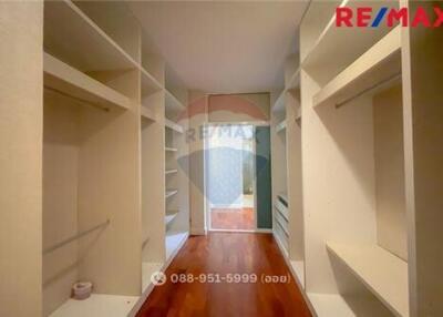 305 Sqm., 4 Beds Townhouse listed for ฿ 12,900,000.