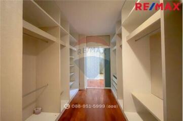 305 Sqm., 4 Beds Townhouse listed for ฿ 12,900,000.