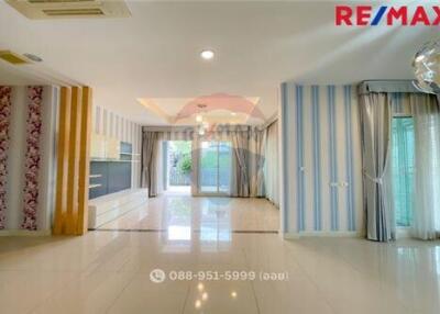 305 Sqm., 4 Beds Townhouse listed for ฿ 12,900,000.