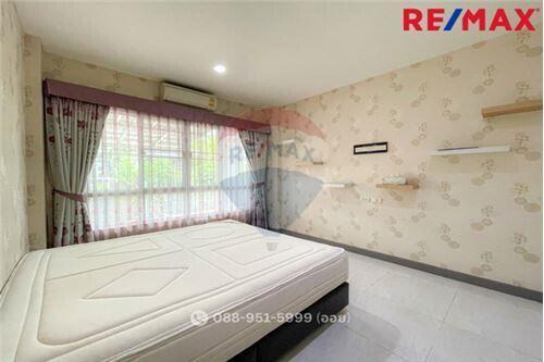 305 Sqm., 4 Beds Townhouse listed for ฿ 12,900,000.