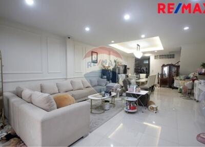 444 Sqm., 6 Beds Townhouse listed for ฿ 14,800,000.