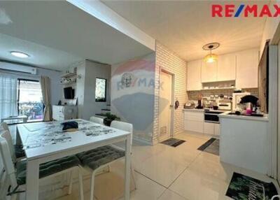 90 Sqm., 3 Beds Townhouse listed for ฿ 2,390,000.