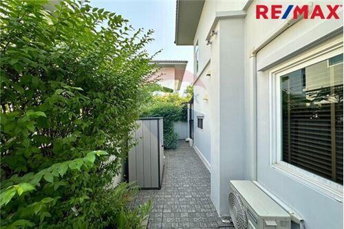 158 Sqm., 3 Beds Townhouse listed for ฿ 8,000,000.