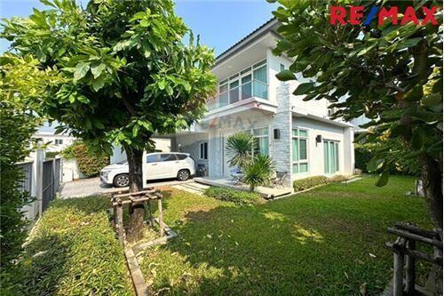 158 Sqm., 3 Beds Townhouse listed for ฿ 8,000,000.