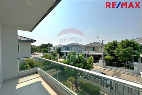 158 Sqm., 3 Beds Townhouse listed for ฿ 8,000,000.