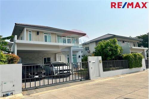 158 Sqm., 3 Beds Townhouse listed for ฿ 8,000,000.