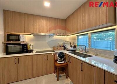 158 Sqm., 3 Beds Townhouse listed for ฿ 8,000,000.