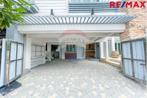 270 Sqm., 4 Beds Townhouse listed for ฿ 6,200,000.