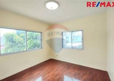 200 Sqm., 4 Beds Townhouse listed for ฿ 2,790,000.