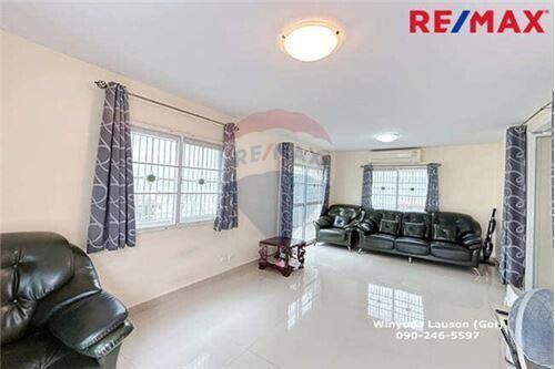 130 Sqm., 3 Beds Townhouse listed for ฿ 3,290,000.