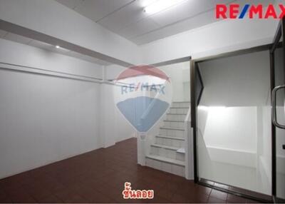 320 Sqm. Townhouse listed for ฿ 4,200,000.