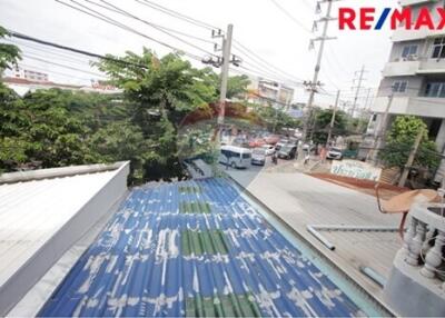 320 Sqm. Townhouse listed for ฿ 4,200,000.