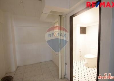 320 Sqm. Townhouse listed for ฿ 4,200,000.