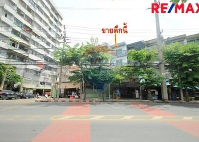 320 Sqm. Townhouse listed for ฿ 4,200,000.