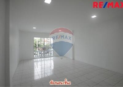 320 Sqm. Townhouse listed for ฿ 4,200,000.