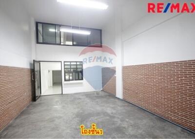 320 Sqm. Townhouse listed for ฿ 4,200,000.