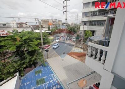 320 Sqm. Townhouse listed for ฿ 4,200,000.