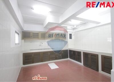 320 Sqm. Townhouse listed for ฿ 4,200,000.