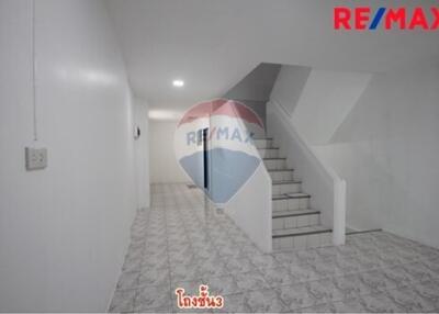 320 Sqm. Townhouse listed for ฿ 4,200,000.