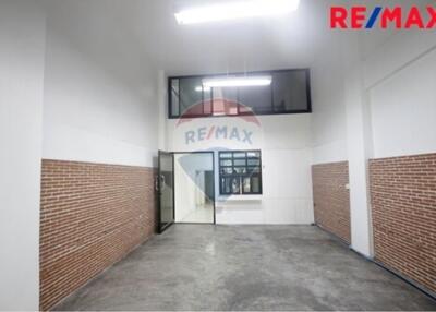 320 Sqm. Townhouse listed for ฿ 4,200,000.