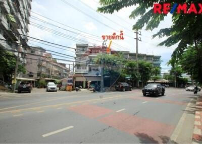 320 Sqm. Townhouse listed for ฿ 4,200,000.