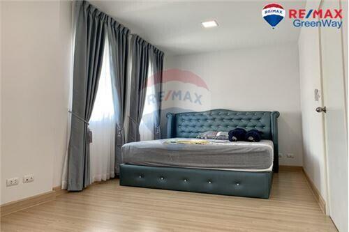 72 Sqm., 3 Beds, 2 Baths Townhouse listed for ฿ 2,100,000.