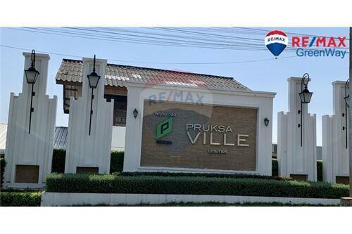 72 Sqm., 3 Beds, 2 Baths Townhouse listed for ฿ 2,100,000.