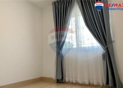 72 Sqm., 3 Beds, 2 Baths Townhouse listed for ฿ 2,100,000.