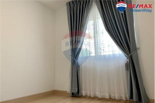 72 Sqm., 3 Beds, 2 Baths Townhouse listed for ฿ 2,100,000.