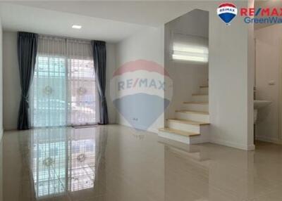 72 Sqm., 3 Beds, 2 Baths Townhouse listed for ฿ 2,100,000.