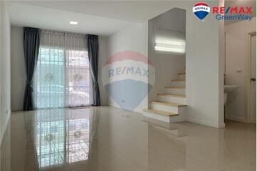 72 Sqm., 3 Beds, 2 Baths Townhouse listed for ฿ 2,100,000.