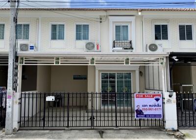 72 Sqm., 3 Beds, 2 Baths Townhouse listed for ฿ 2,100,000.