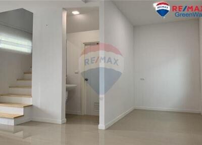 72 Sqm., 3 Beds, 2 Baths Townhouse listed for ฿ 2,100,000.