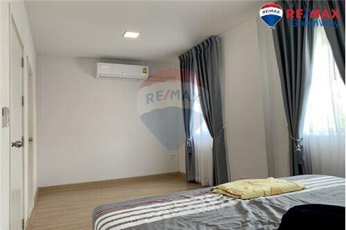 72 Sqm., 3 Beds, 2 Baths Townhouse listed for ฿ 2,100,000.