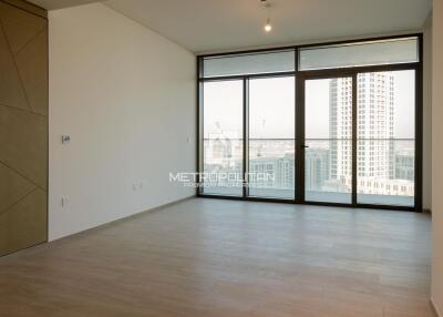 Brand New  Furnished  Mid Floor