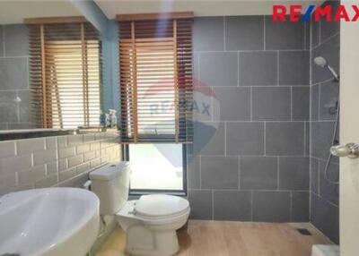 185 Sqm., 4 Beds Townhouse listed for ฿ 6,900,000.