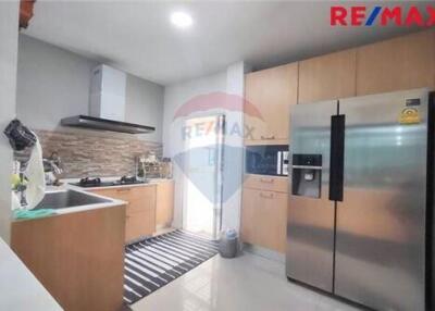 185 Sqm., 4 Beds Townhouse listed for ฿ 6,900,000.