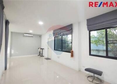 185 Sqm., 4 Beds Townhouse listed for ฿ 6,900,000.