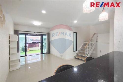 112 Sqm., 3 Beds Townhouse listed for ฿ 1,950,000.