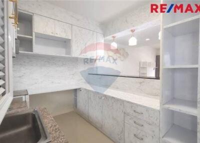 112 Sqm., 3 Beds Townhouse listed for ฿ 1,950,000.