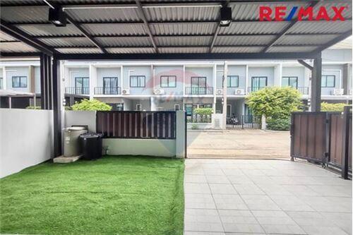 112 Sqm., 3 Beds Townhouse listed for ฿ 1,950,000.