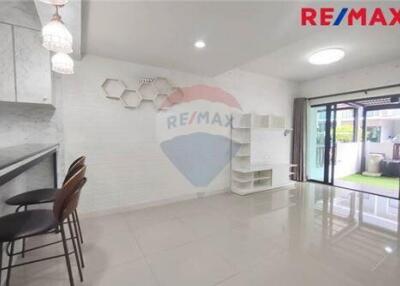 112 Sqm., 3 Beds Townhouse listed for ฿ 1,950,000.