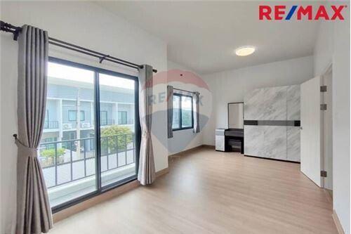 112 Sqm., 3 Beds Townhouse listed for ฿ 1,950,000.