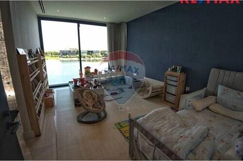 951 Sqm., 5 Beds Townhouse listed for ฿ 99,500,000.