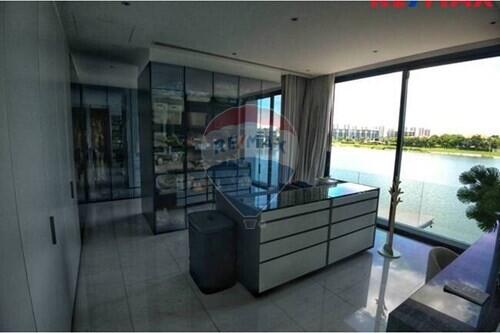 951 Sqm., 5 Beds Townhouse listed for ฿ 99,500,000.