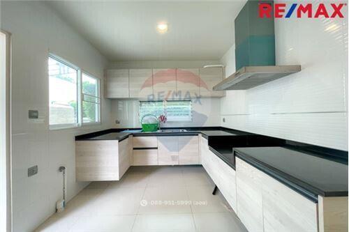 147 Sqm., 4 Beds Townhouse listed for ฿ 18,900,000.