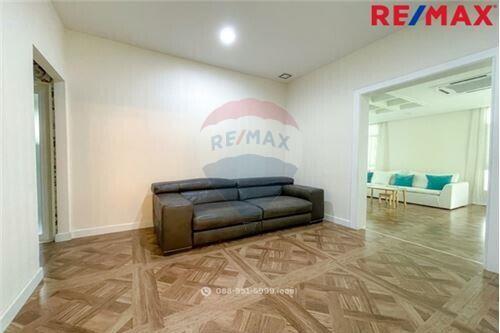 147 Sqm., 4 Beds Townhouse listed for ฿ 18,900,000.