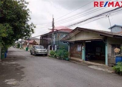 100 Sqm., 3 Beds Townhouse listed for ฿ 1,800,000.